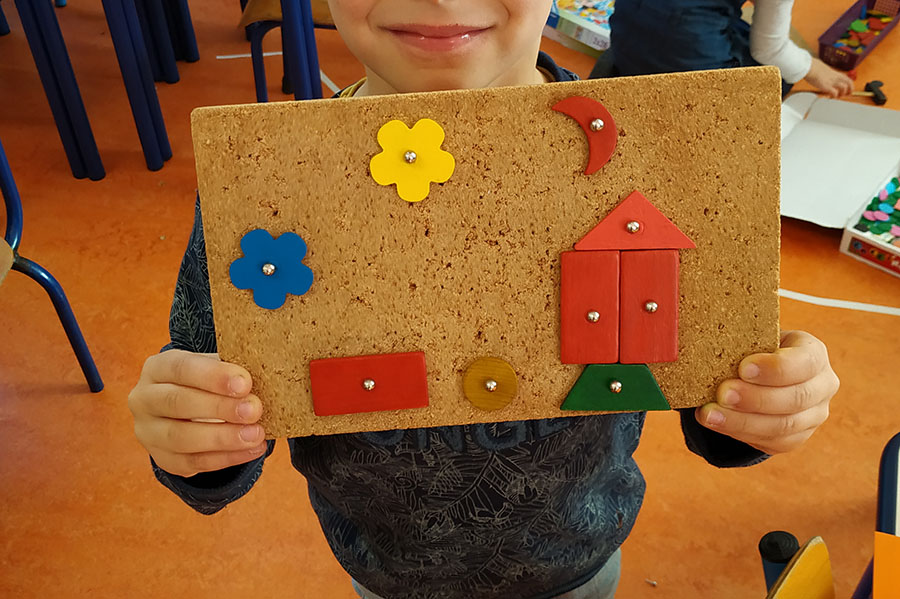 Les ateliers jeux de construction : explorer des formes des grandeurs et des suites organisées