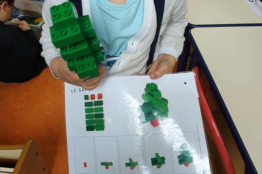 Les ateliers jeux de construction : explorer des formes des grandeurs et des suites organisées