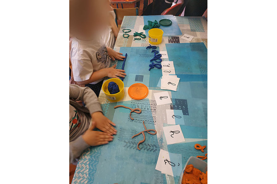 Reconnaître et former les lettres de l’alphabet et les chiffres