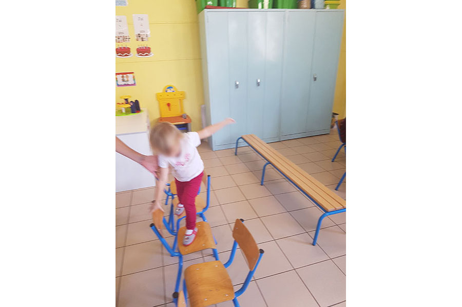 BOUGER ET DÉCOUVRIR LE MATÉRIEL EN MOTRICITÉ